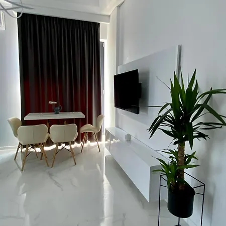 Studio503 By Allegio-mamaia's Seaside Luxury Near Finest Clubs & Beaches *