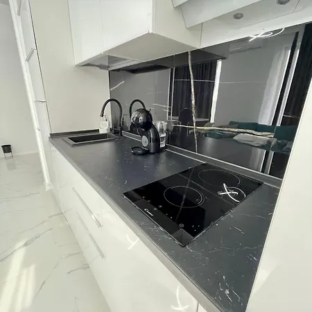 Studio503 By Allegio-mamaia's Seaside Luxury Near Finest Clubs & Beaches Διαμέρισμα