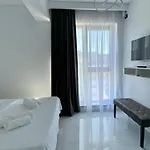 Studio503 By Allegio-mamaia's Seaside Luxury Near Finest Clubs & Beaches Apartament *