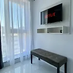 Studio503 By Allegio-mamaia's Seaside Luxury Near Finest Clubs & Beaches Apartament