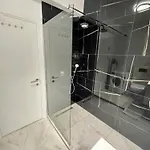 Studio503 By Allegio-mamaia's Seaside Luxury Near Finest Clubs & Beaches Apartament *