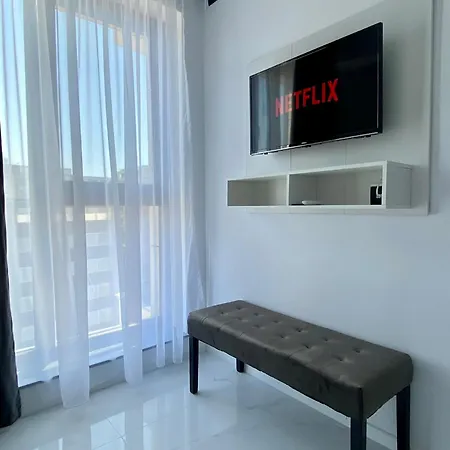 Studio503 By Allegio-mamaia's Seaside Luxury Near Finest Clubs & Beaches Appartement