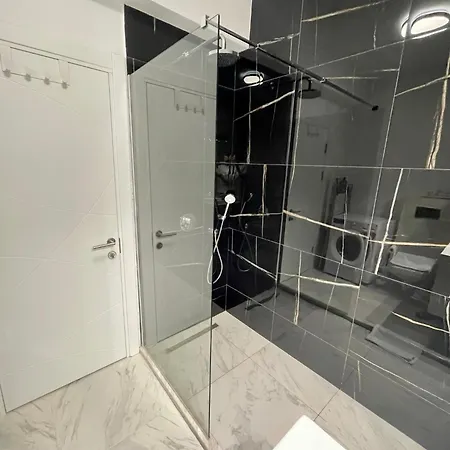 Studio503 By Allegio-mamaia's Seaside Luxury Near Finest Clubs & Beaches Appartement *